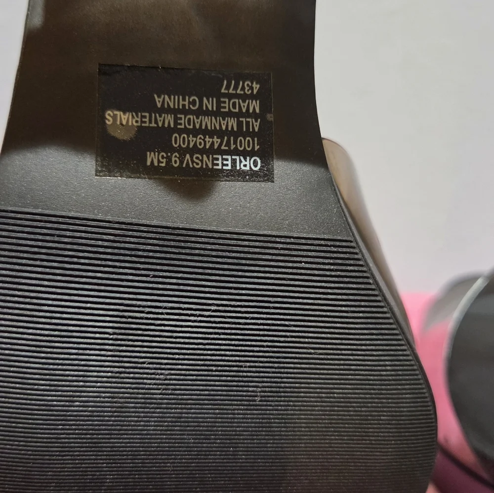 Wild Pair Women's Orleensv Black Vinyl Block Heel, Size 9.5M - Picture 6 of 7